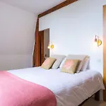 Chateau Cote De Nacre * Ver-sur-Mer